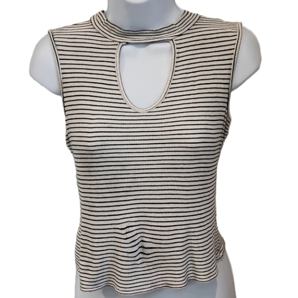 acemi Ribbed Striped Keyhole Front Top
